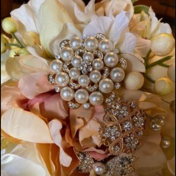 3 Bridesmaid Brooch Bouquets - Picture 3 of 5